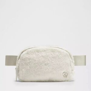 Lululemon Everywhere Belt Bag Plush Fleece with Silver Hardware